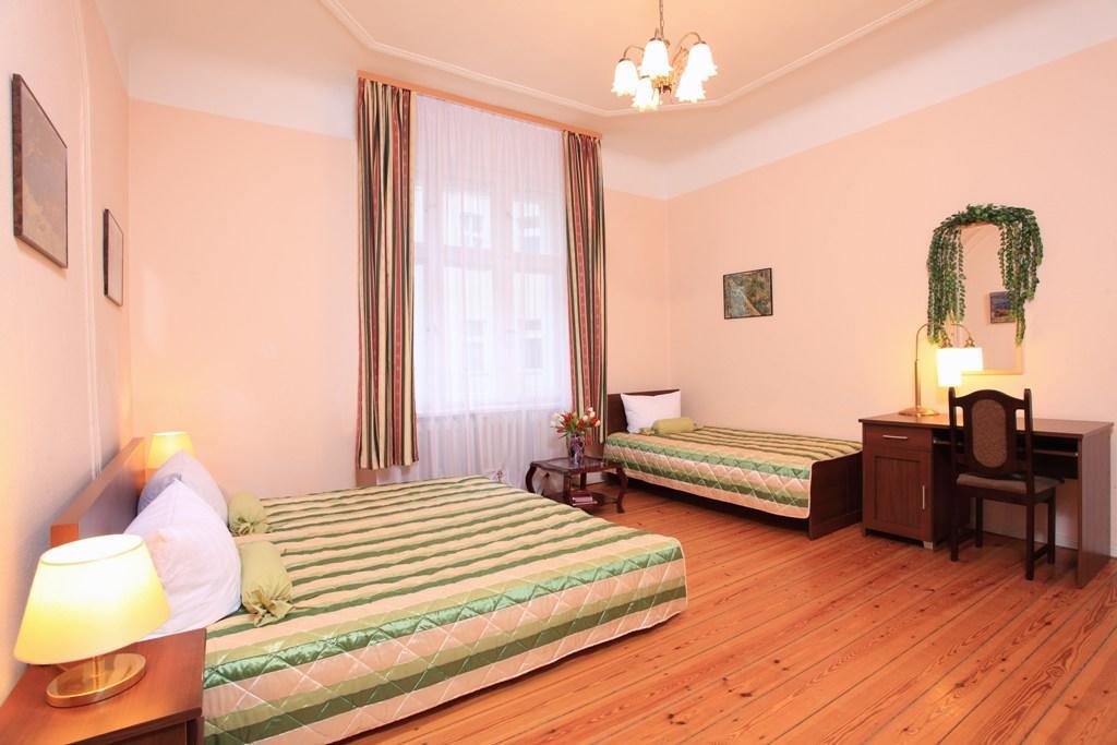 Economy Triple Room with Shared Toilet,377398405:JPEG